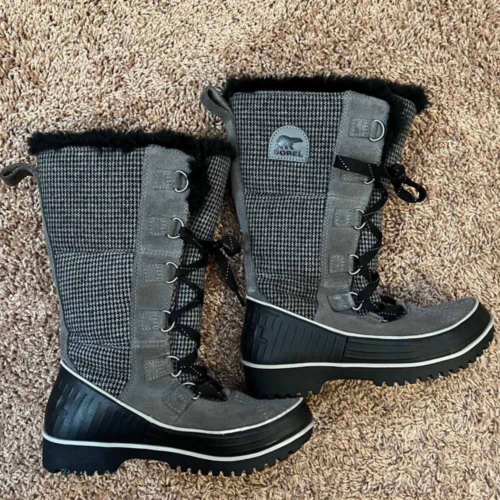 SOREL Mid-calf waterproof snow boots
